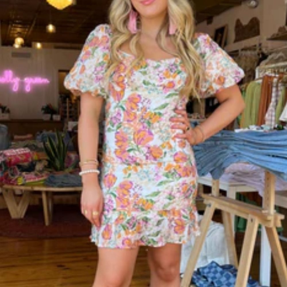 NWT Fransesca's Puff Sleeves Mini Flower Dress